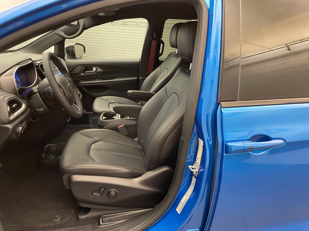 New 2027 Chrysler Pacifica Select FWD image 14