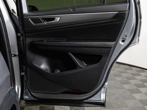 Used 2025 Volkswagen Atlas Cross Sport SE image 38