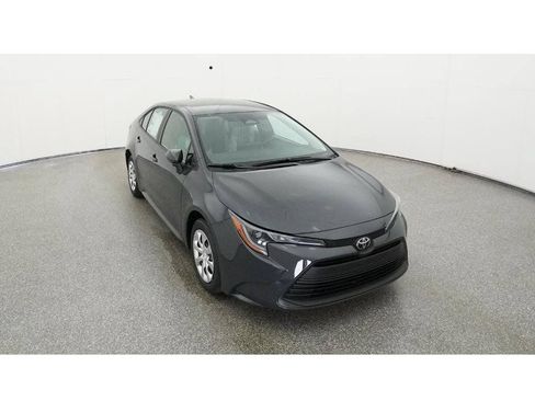 Used 2025 Toyota Corolla LE FWD image 18
