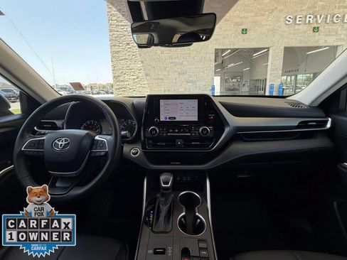 Used 2024 Toyota Highlander XLE FWD image 25
