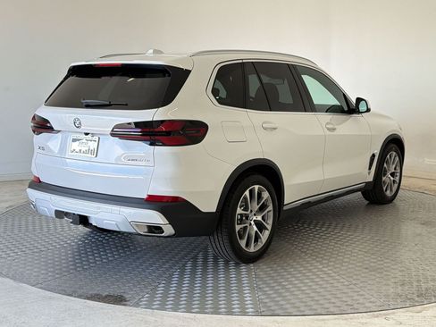 New 2026 BMW X5 xDrive50e w/ Premium Package AWD/4WD image 9