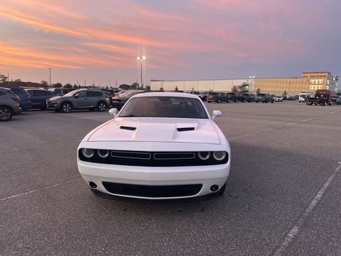 Used 2021 Dodge Challenger SXT image 2