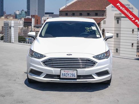 Used 2018 Ford Fusion SE w/ Fusion SE Technology Package FWD image 2