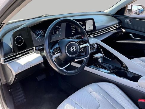 Used 2025 Hyundai Elantra Limited FWD image 17