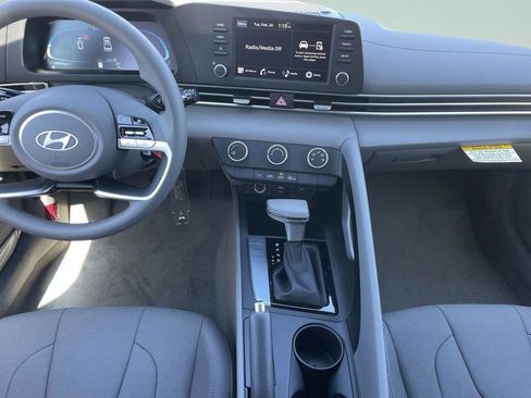 New 2026 Hyundai Elantra SE FWD image 19