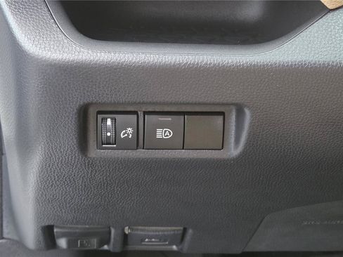 Used 2022 Toyota RAV4 XLE AWD/4WD image 17