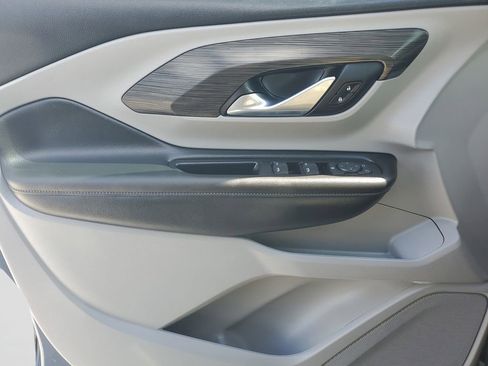 Used 2024 GMC Terrain SLE image 24