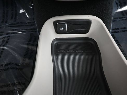 Used 2023 Chrysler Voyager LX FWD image 28