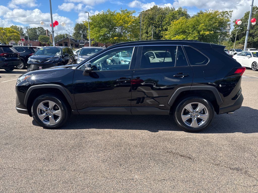 Used 2024 Toyota RAV4 XLE w/ Convenience Package AWD/4WD image 4