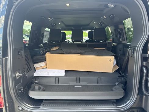 New 2024 Land Rover Defender 130 X-Dynamic SE image 6