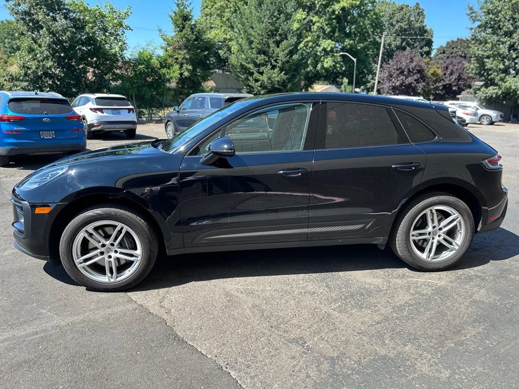 Used 2024 Porsche Macan AWD/4WD image 11