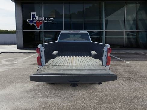 Used 2022 Chevrolet Silverado 2500 Custom w/ Custom Value Package image 18