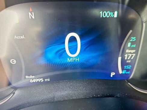 Used 2023 Chrysler Pacifica Touring-L FWD image 5