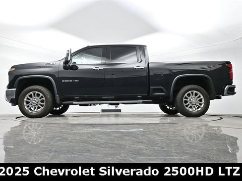 Used 2025 Chevrolet Silverado 2500 LTZ w/ LTZ Premium Package image 12