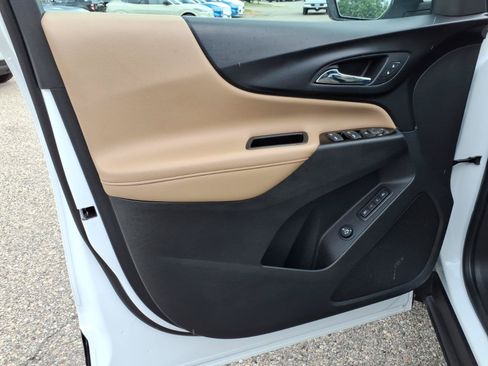 Used 2022 Chevrolet Equinox Premier AWD/4WD image 16