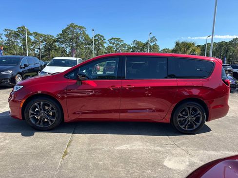 New 2026 Chrysler Pacifica Select image 6