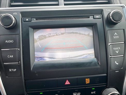 Used 2017 Toyota Camry image 13