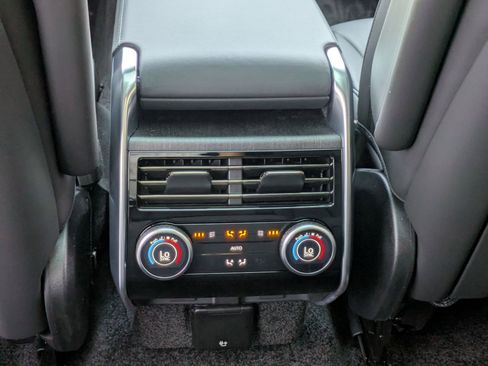 Used 2025 Land Rover Range Rover Long Wheelbase SE image 26