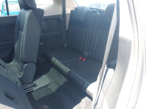 Used 2023 Volkswagen Tiguan SE w/ Panoramic Sunroof Package FWD image 29