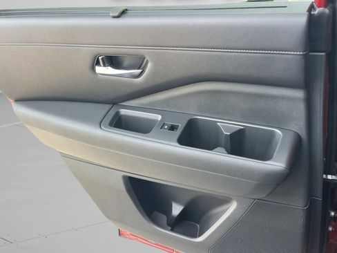 Used 2022 Nissan Pathfinder SL w/ SL Black Package image 19