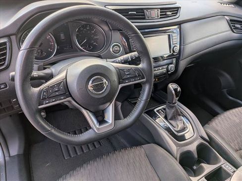 Used 2018 Nissan Rogue SV FWD image 10