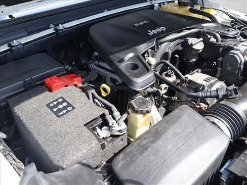 Used 2018 Jeep Wrangler Unlimited Rubicon AWD/4WD image 25