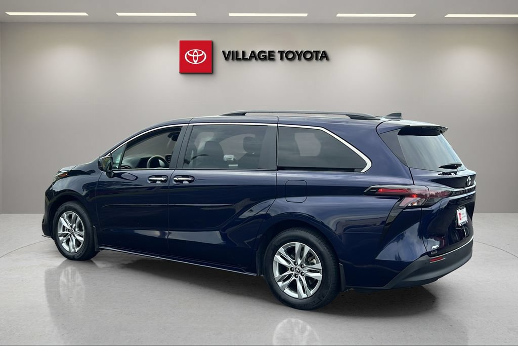 Certified 2024 Toyota Sienna XLE AWD/4WD image 3
