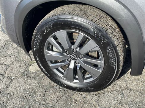 Used 2025 Nissan Pathfinder SV image 31