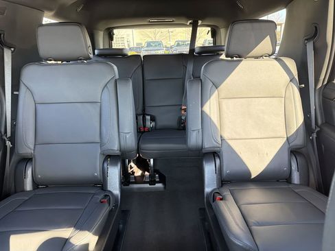 Used 2024 Chevrolet Tahoe Z71 w/ Luxury Package image 33