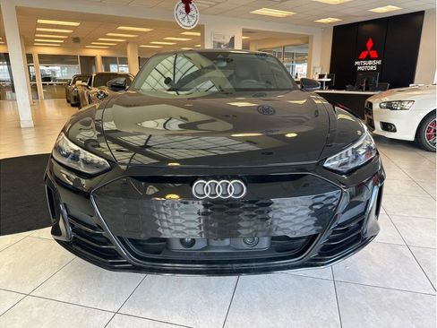 Used 2022 Audi e-tron GT Prestige w/ Prestige Package image 2