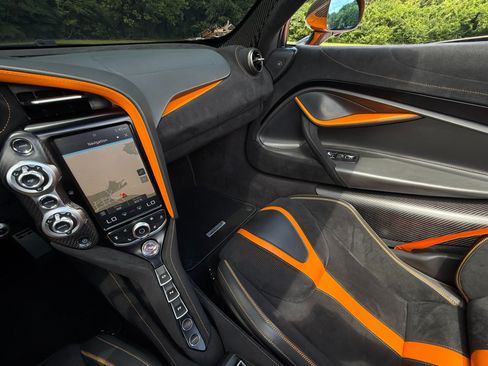 Used 2021 McLaren 720S Performance RWD image 25