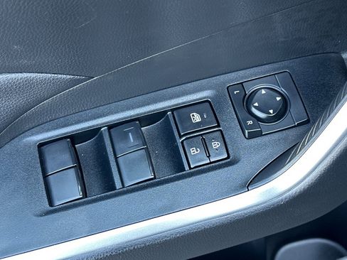 Used 2022 Toyota RAV4 LE image 12