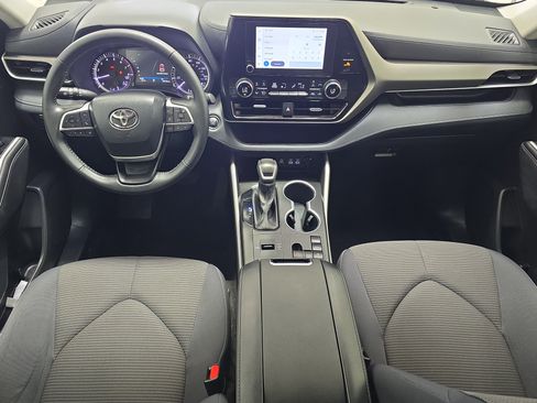 Used 2023 Toyota Highlander LE FWD image 13