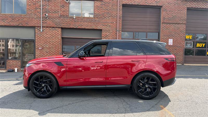 Used 2024 Land Rover Range Rover Sport SE AWD/4WD image 6