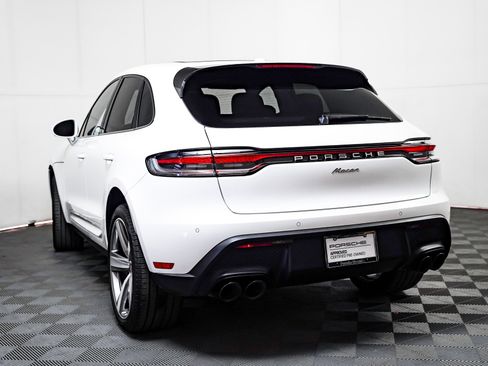 Certified 2024 Porsche Macan image 3