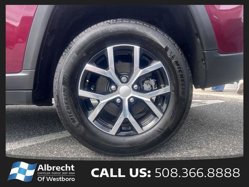 Used 2025 Jeep Grand Cherokee Limited AWD/4WD image 32