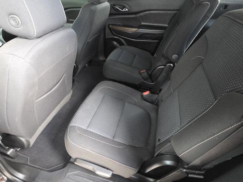 Used 2023 GMC Acadia SLE w/ Driver Convenience Package FWD image 7