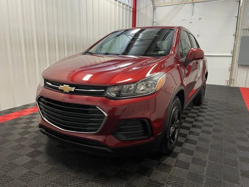 Used 2021 Chevrolet Trax LS w/ Tint and Cruise Package FWD image 9