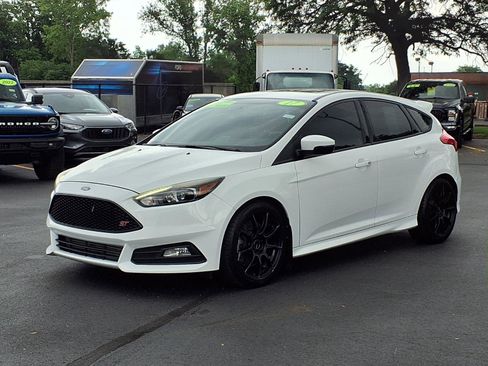 Used 2017 Ford Focus ST w/ Equipment Group 402A FWD image 1