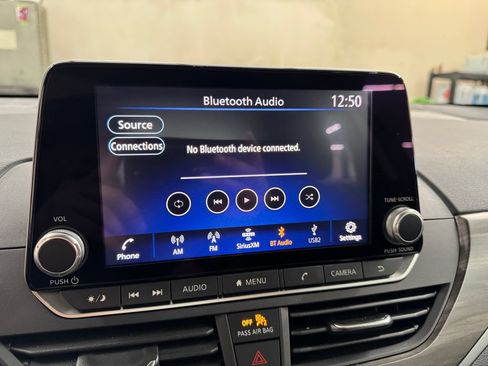 Used 2025 Nissan Altima 2.5 SV FWD image 19