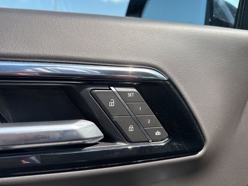 Used 2025 Chevrolet Tahoe Premier AWD/4WD image 15