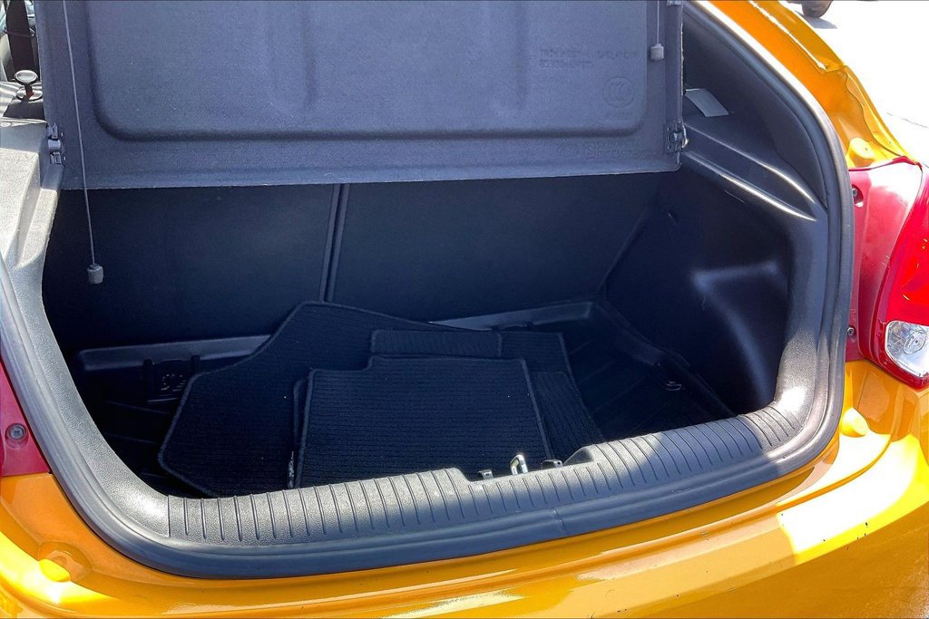 Used 2017 Hyundai Veloster FWD image 32