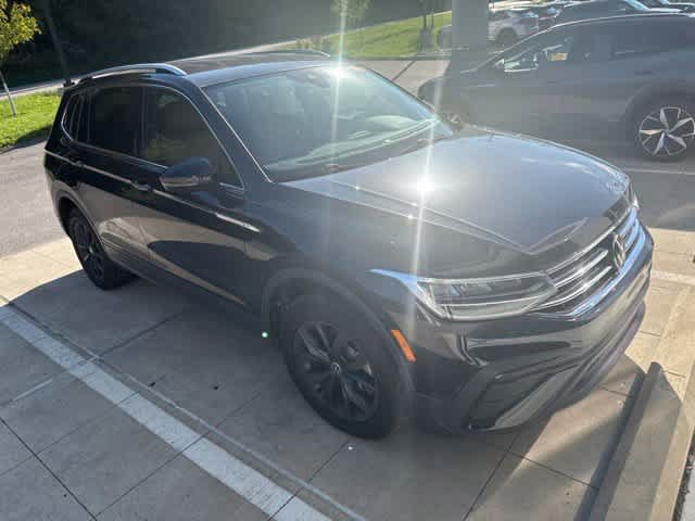 Used 2024 Volkswagen Tiguan SE AWD/4WD image 3