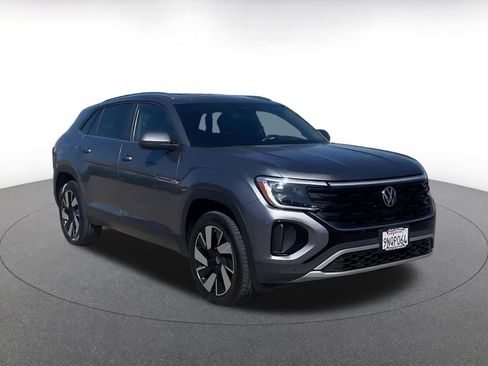Used 2025 Volkswagen Atlas Cross Sport SE image 3