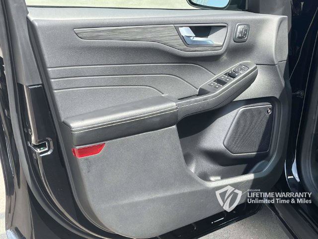 Used 2023 Ford Escape Platinum w/ Premium Technology Package AWD/4WD image 19