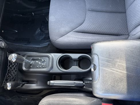 Used 2013 Jeep Wrangler Sport AWD/4WD image 22