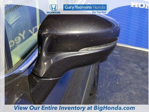 Used 2021 Chrysler Pacifica Touring-L image 11