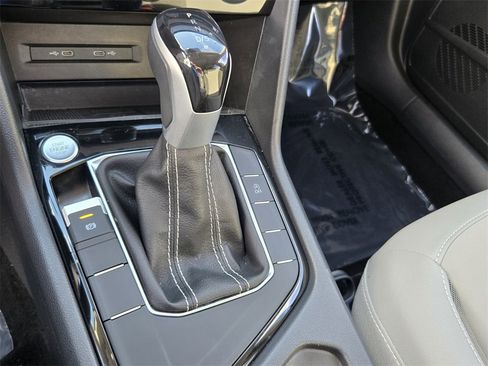 Used 2023 Volkswagen Taos SE w/ Panoramic Sunroof Package image 25