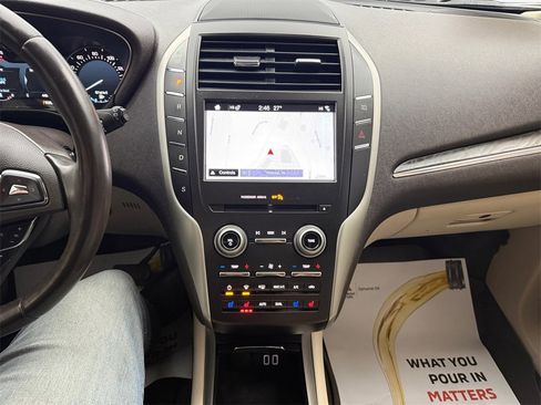 Used 2017 Lincoln MKC Reserve w/ Lincoln MKC Climate Package image 22