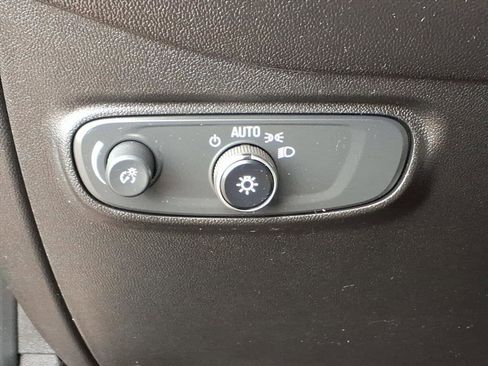 Certified 2021 Chevrolet Equinox LS w/ LS Convenience Package image 17